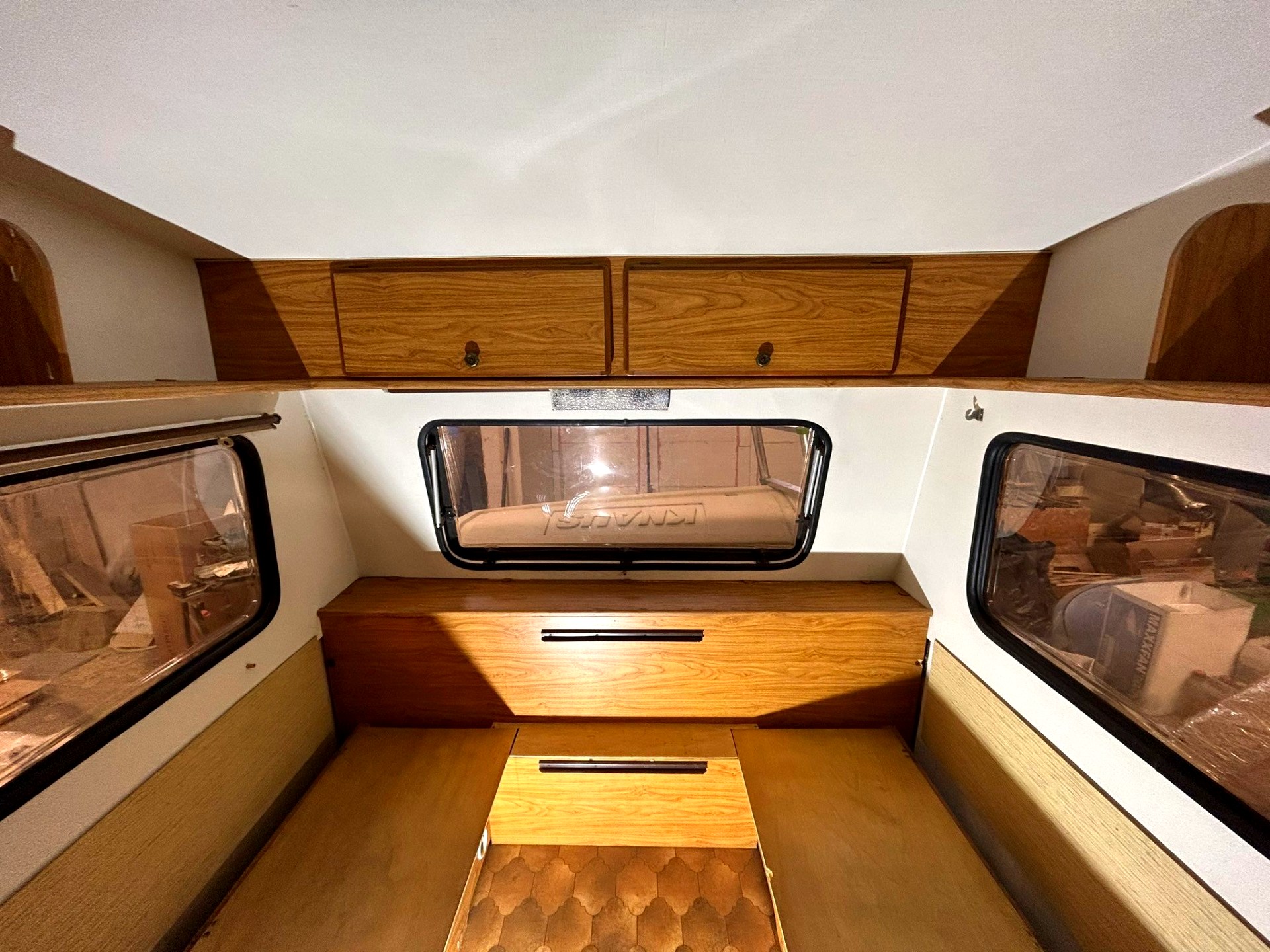 Renovace karavanu před a po